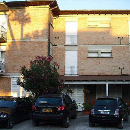 Hotel Garden Tirrenia Buitenkant foto
