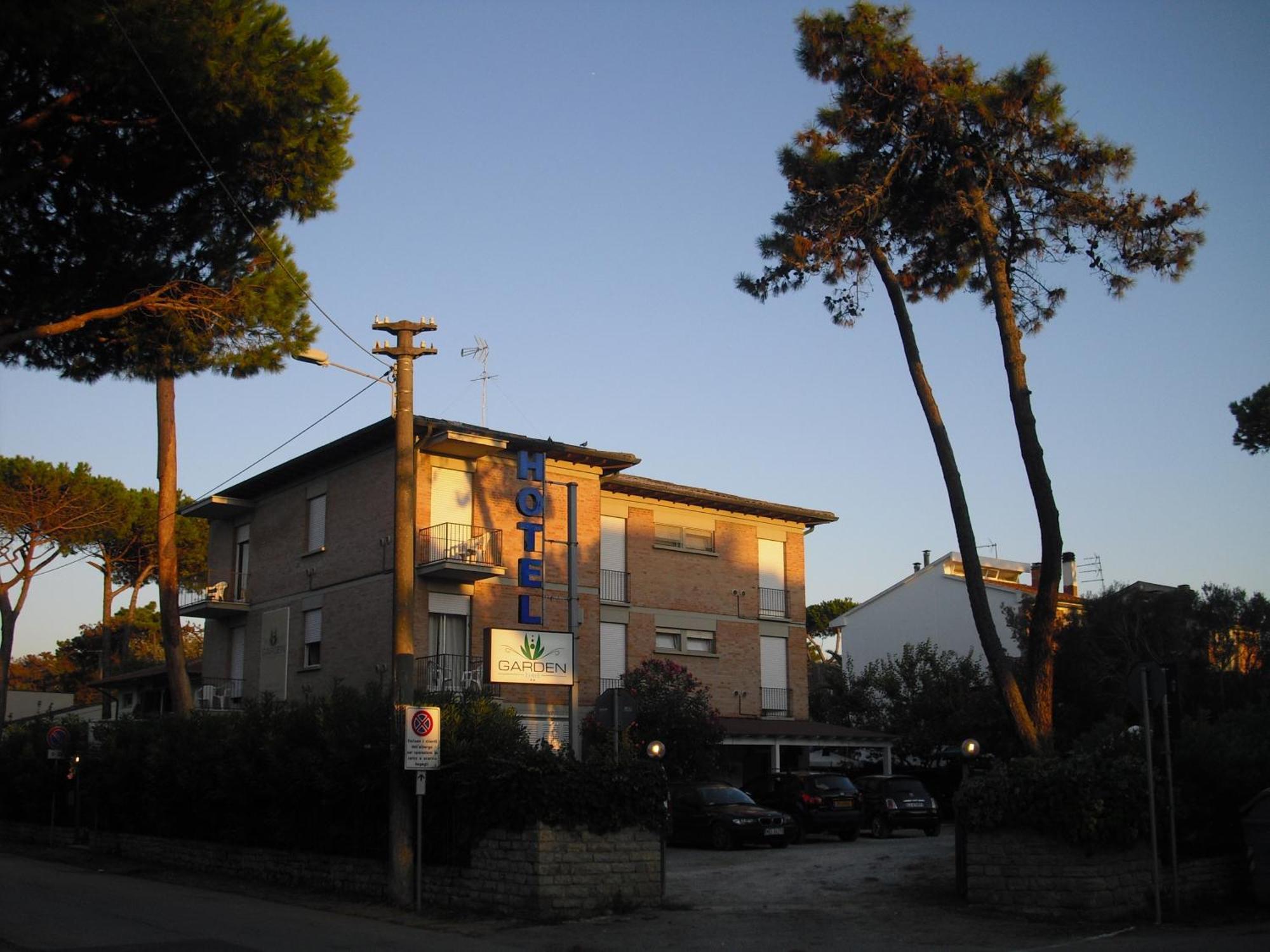 Hotel Garden Tirrenia Buitenkant foto