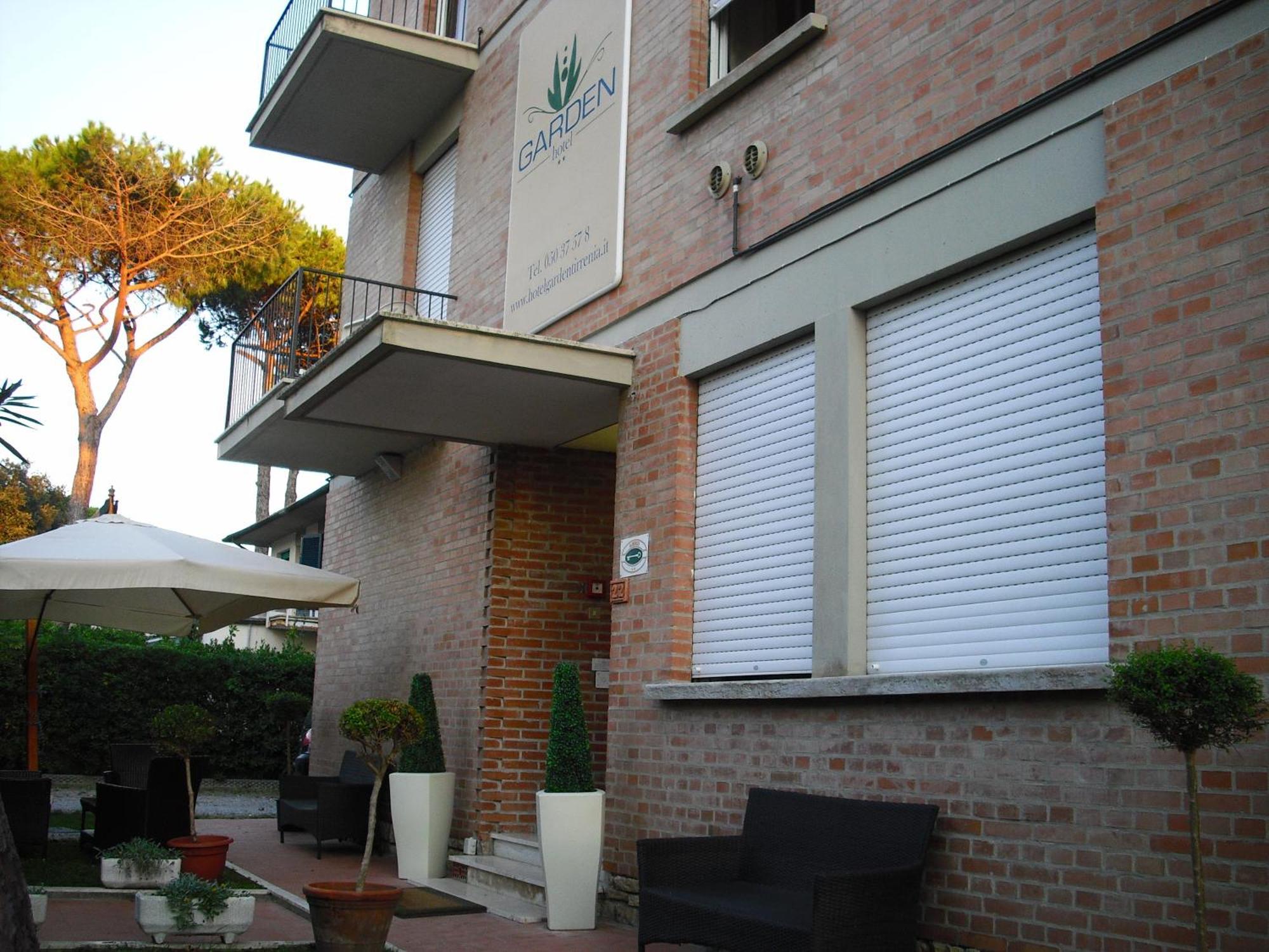 Hotel Garden Tirrenia Buitenkant foto