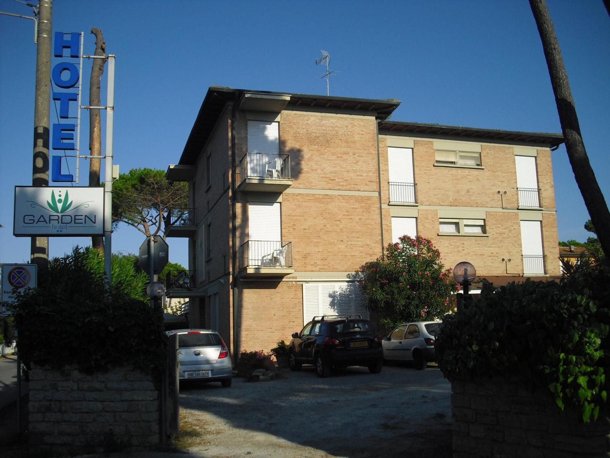 Hotel Garden Tirrenia Buitenkant foto