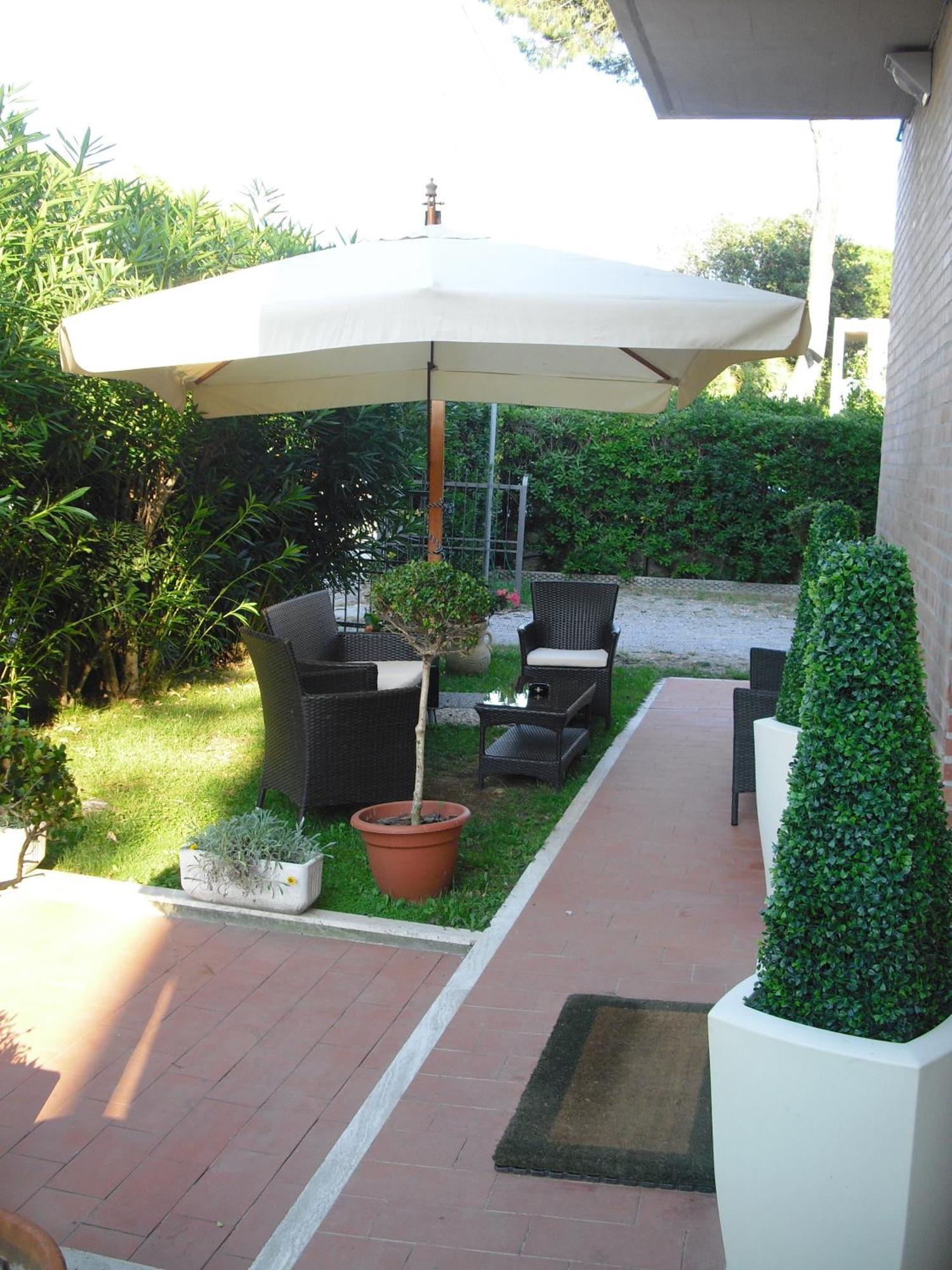 Hotel Garden Tirrenia Buitenkant foto