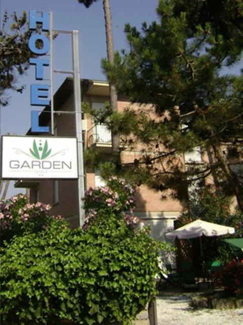 Hotel Garden Tirrenia Buitenkant foto